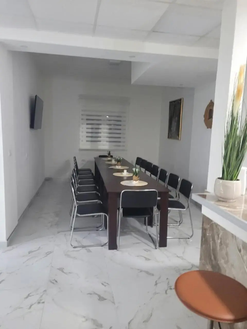 Plavi restoran, Loznica