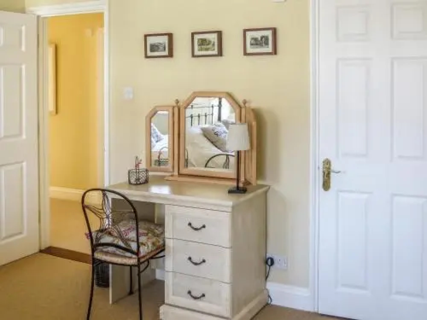 Ogilvie Lodge Apartment