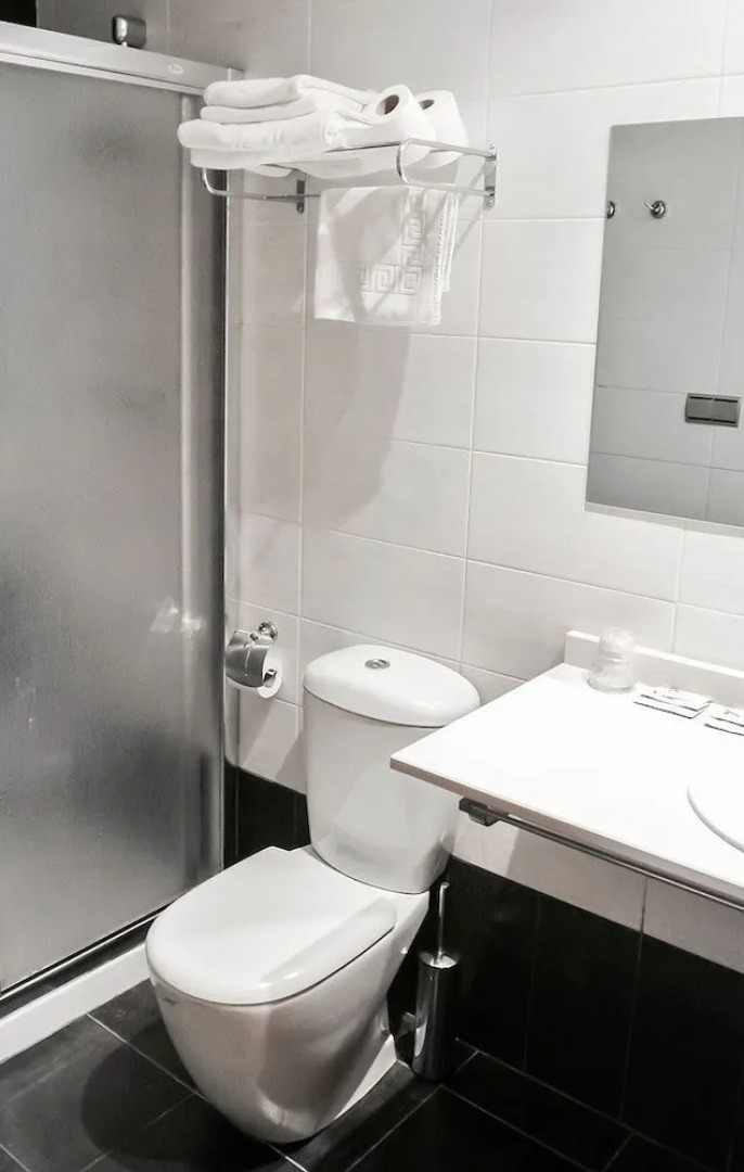 Hostal y Albergue Haizea - Hostel