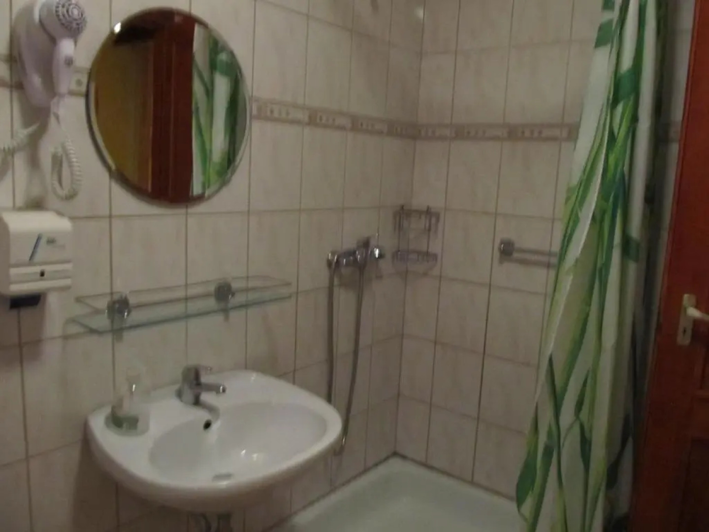 Tavi-fészek Fogadó