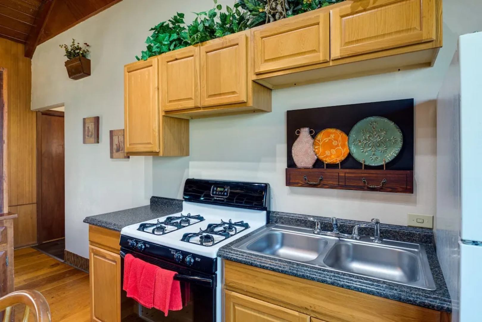 'ledge Lodge' Burkesville Getaway: Pool & Views!