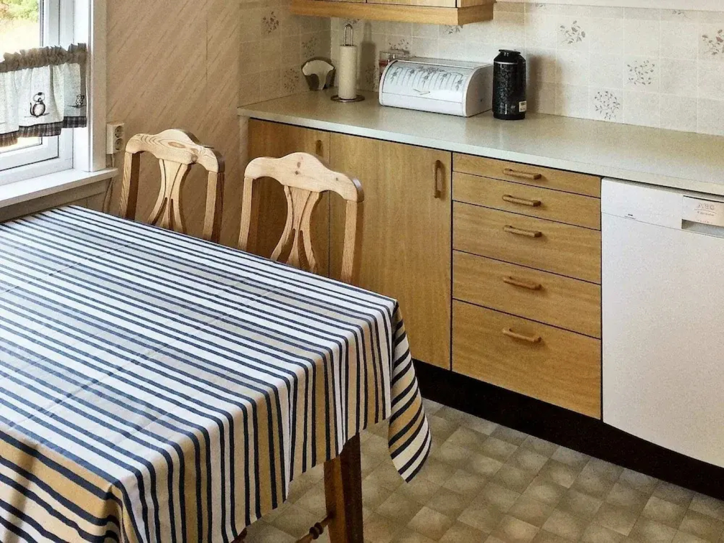 6 Person Holiday Home in Dyrvik