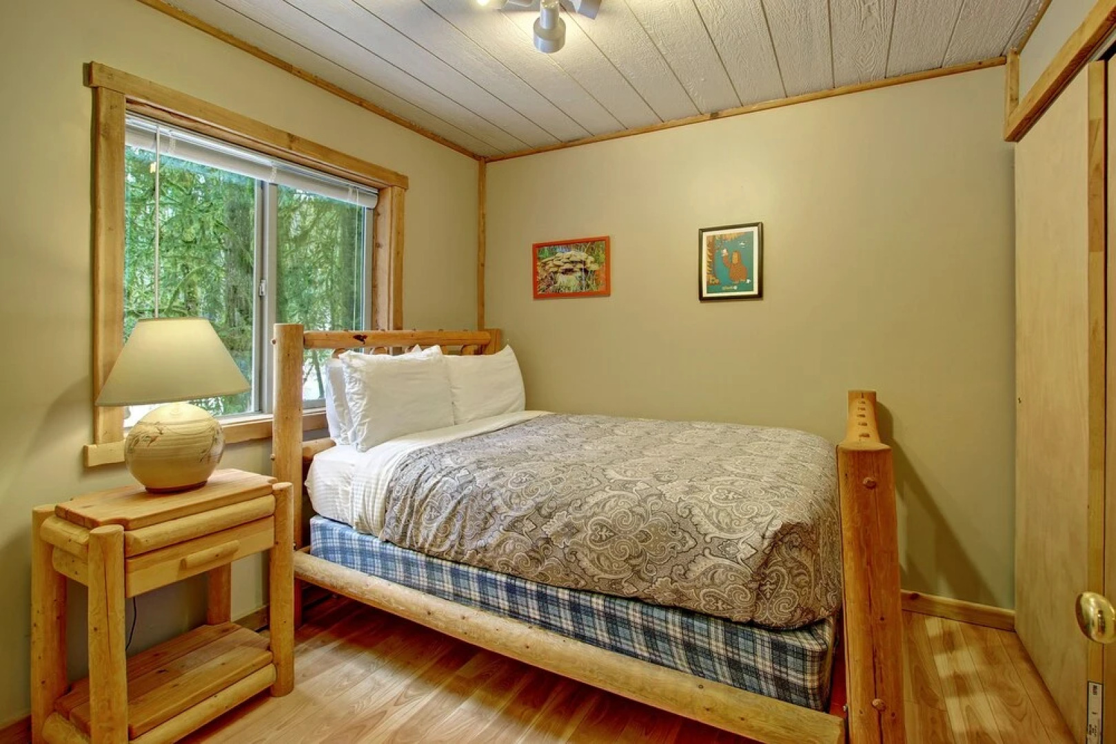 Cedar Sky Cabin - Three Bedroom Cabin with Hot Tub