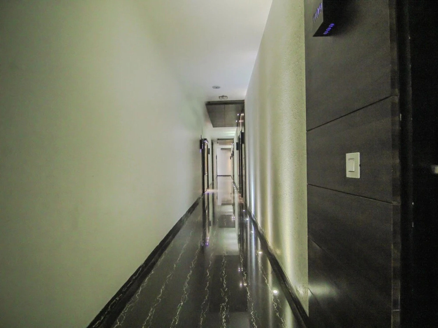 Capital O 28615 Hotel Crossroad