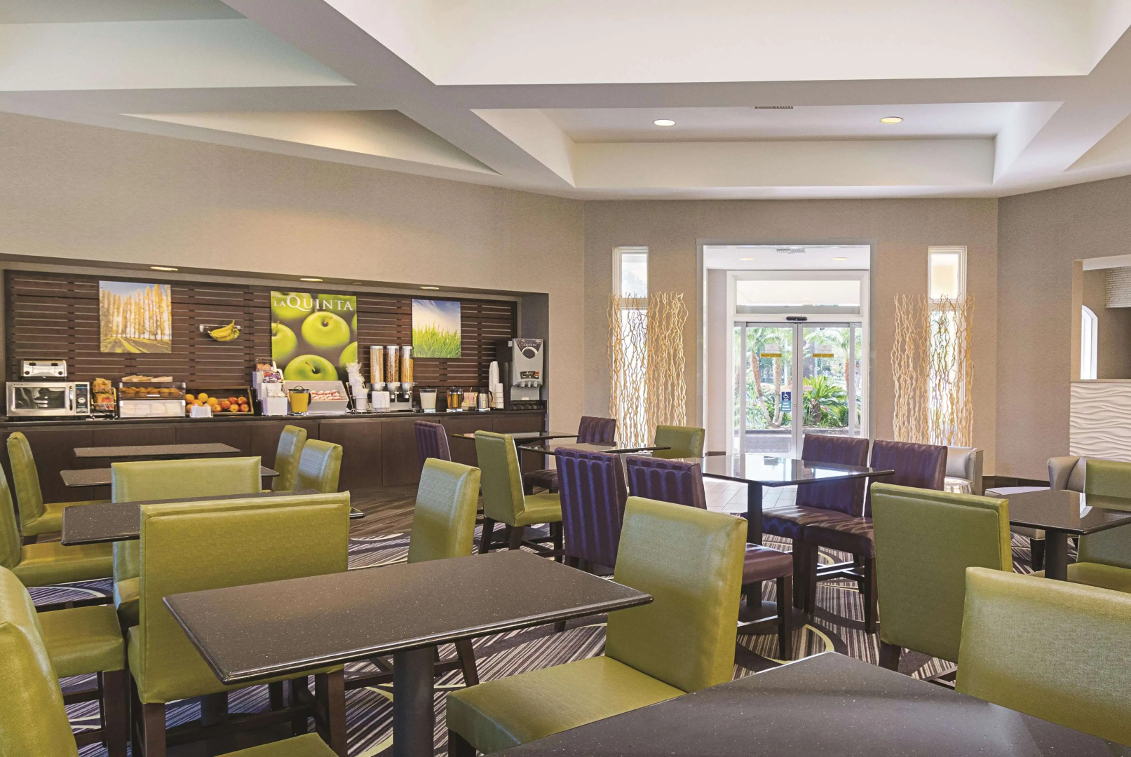 La Quinta Inn & Suites by Wyndham Ontario Airport