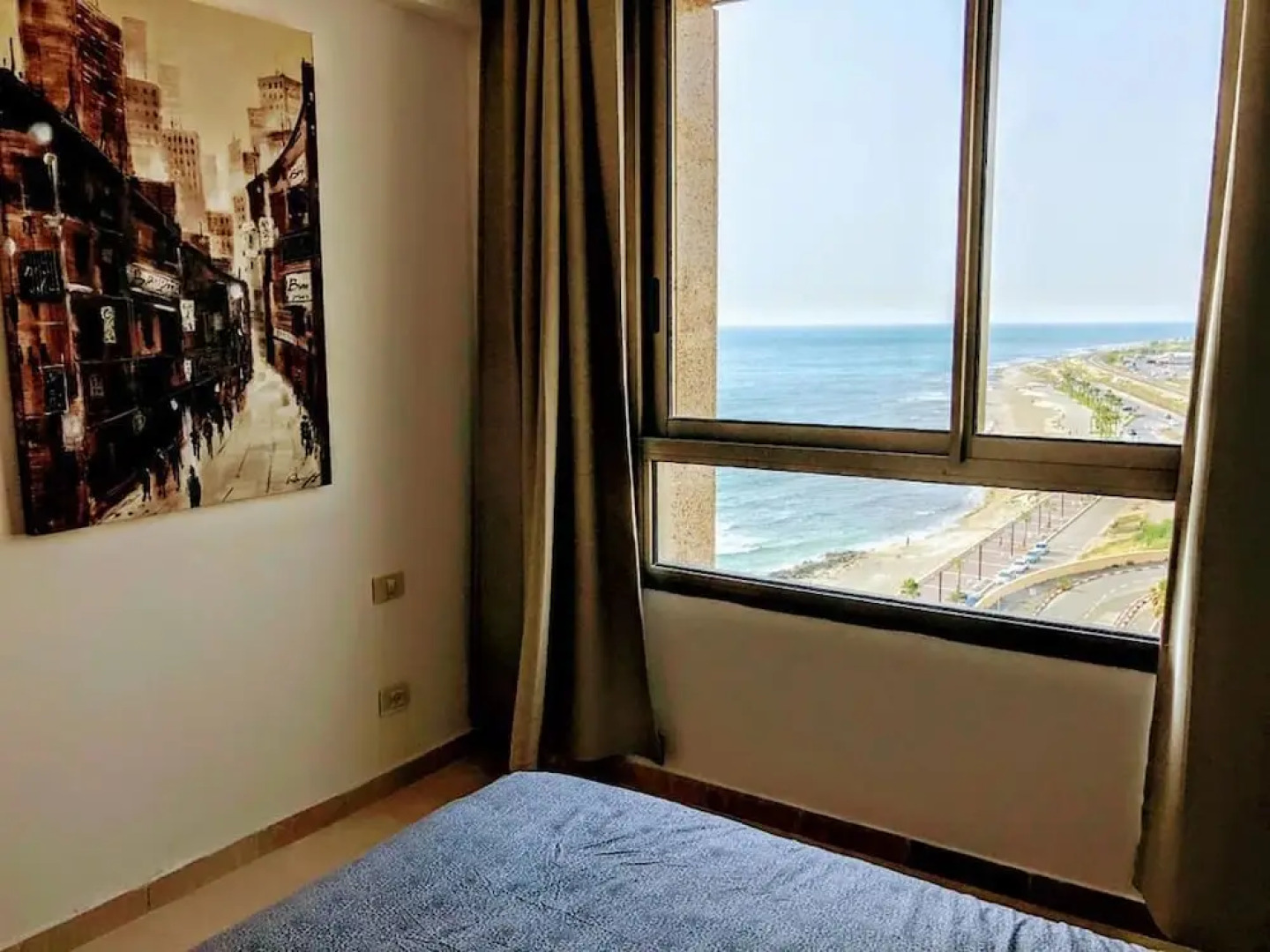 Luxurious Beach Apartment