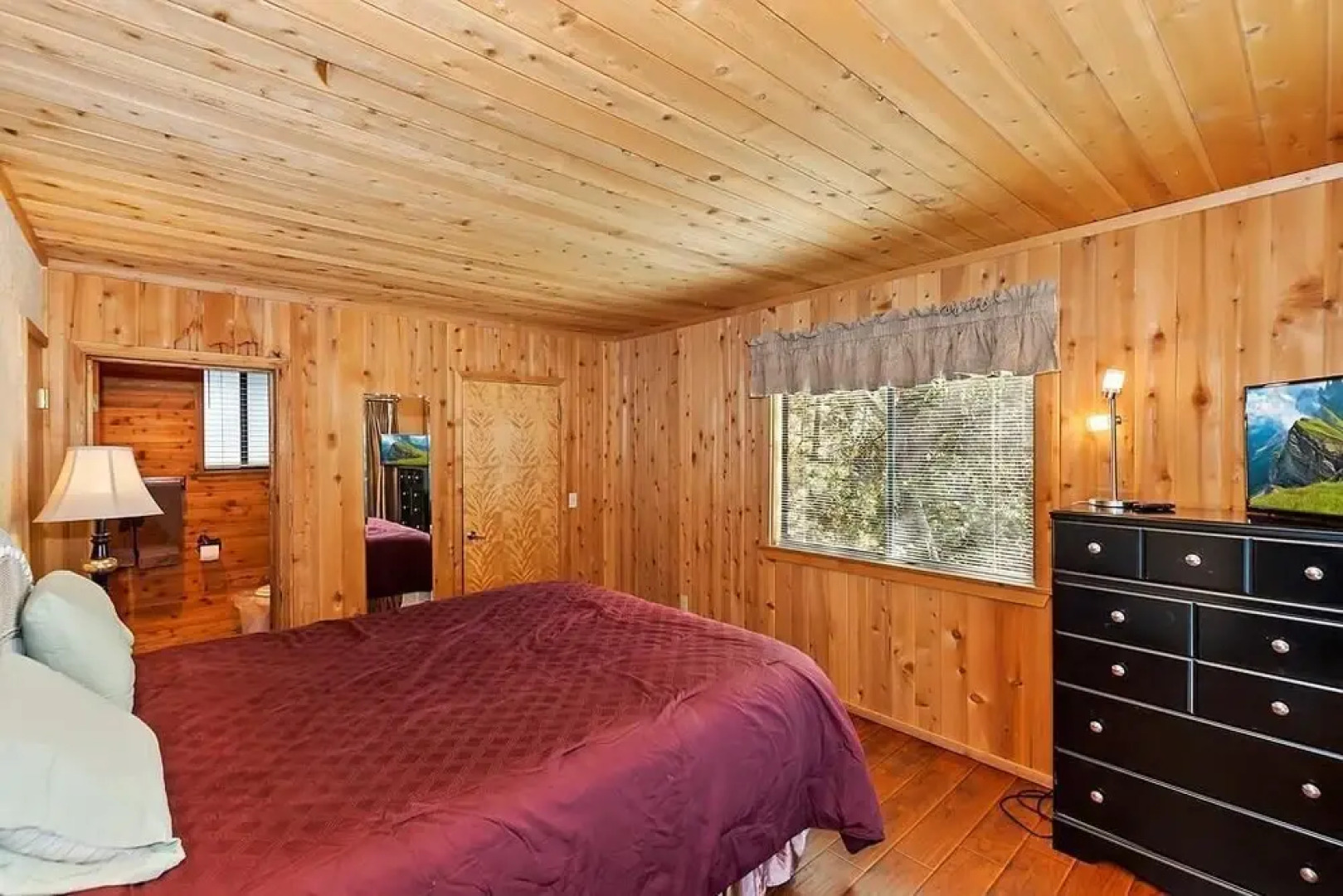 034 Menlo Suite Cabin