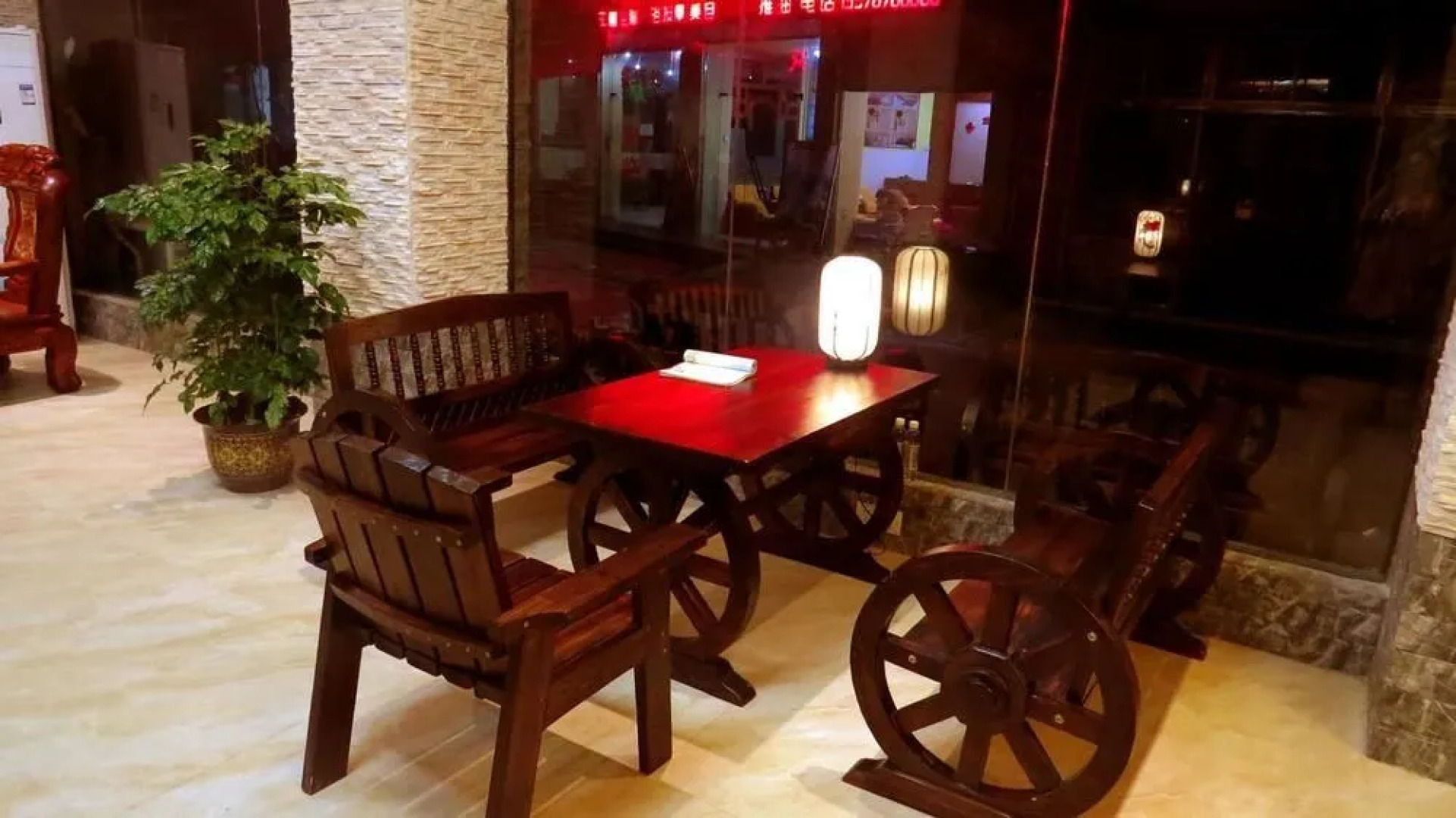 Hechi Bamalongjun House Hotel