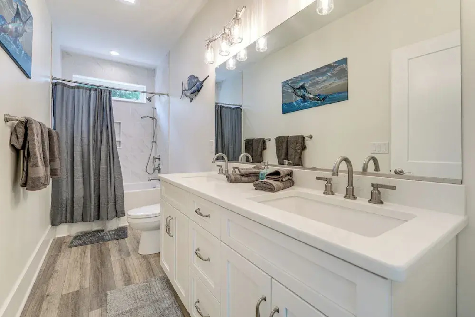 Walk to Beach: Southern Shores Retreat w/ Hot Tub