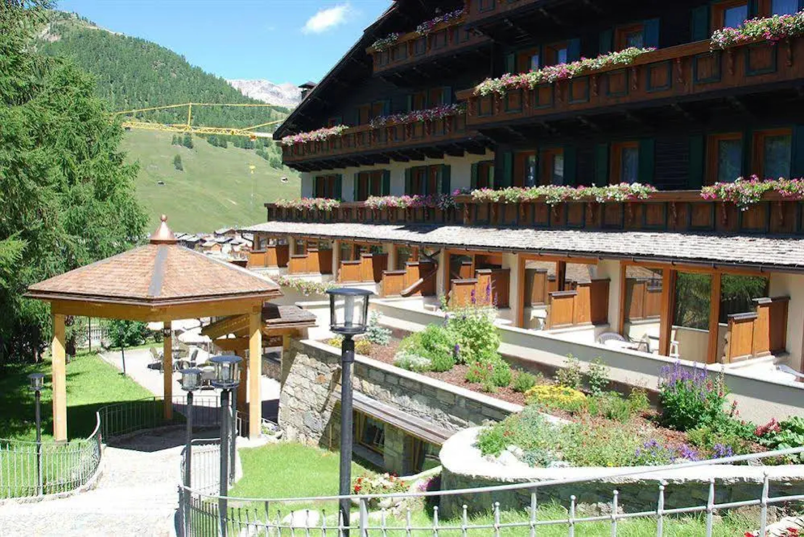 Hotel Bucaneve