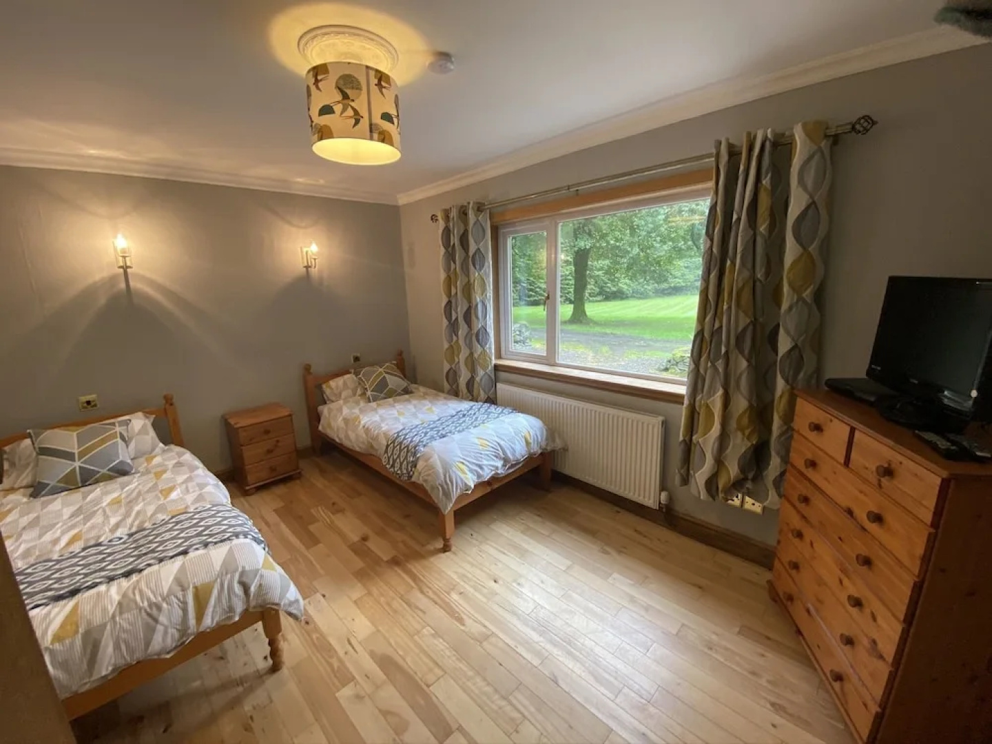 Country Cottage Sleeps 6 w/ Hot Tub & Dog-friendly