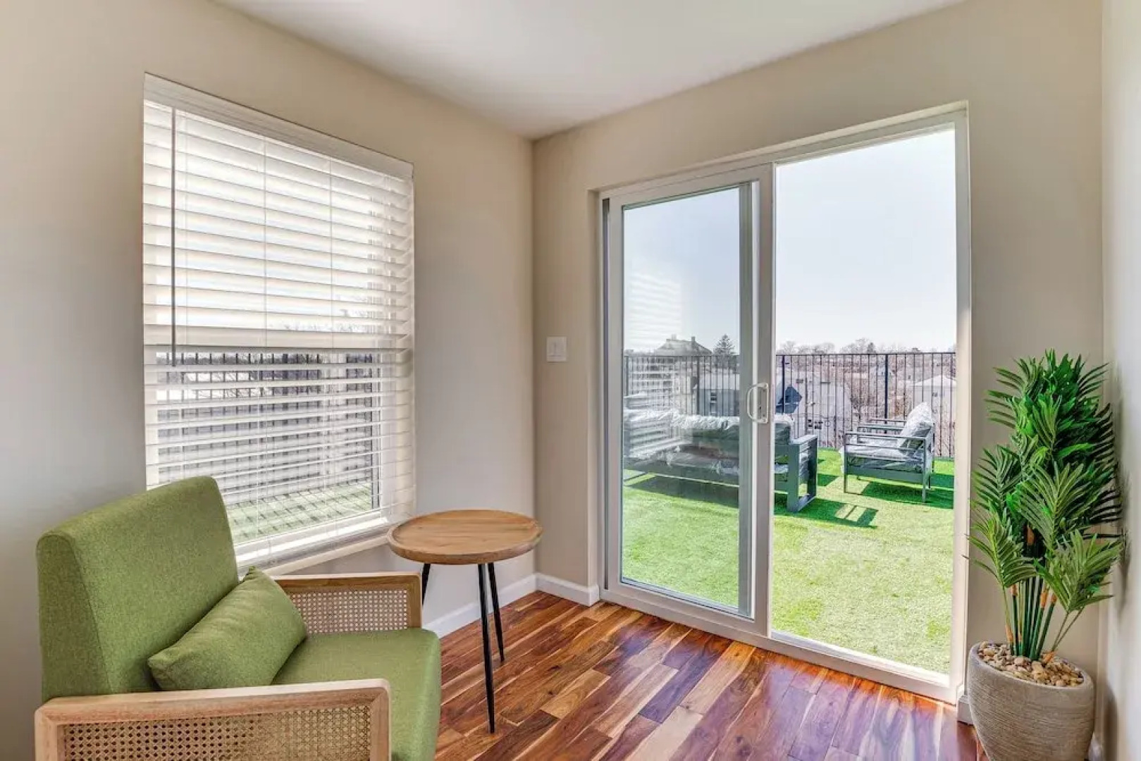 Luxe Newark Retreat w/ Rooftop Deck: Pets Welcome!