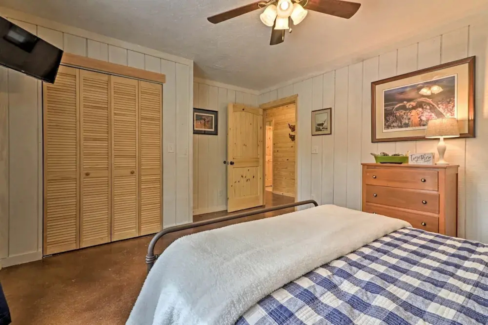 Peaceful Family Cabin on 10 Acres w/ Game Room!