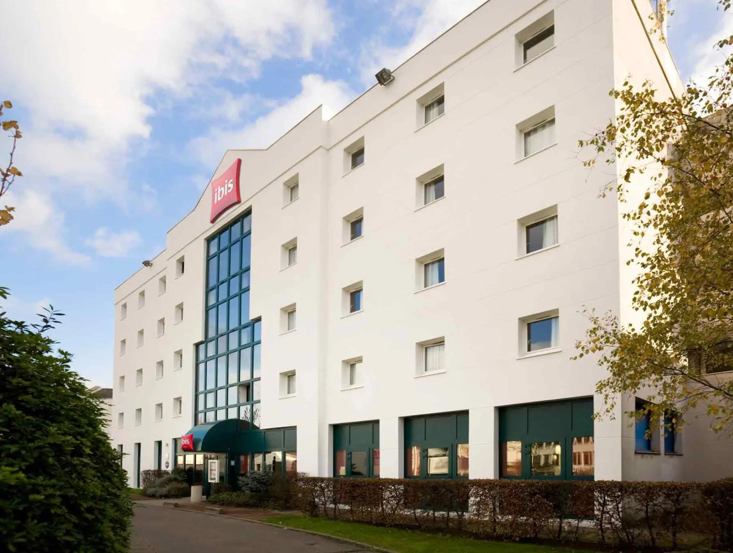 Отель Mermoz Paris Le Bourget