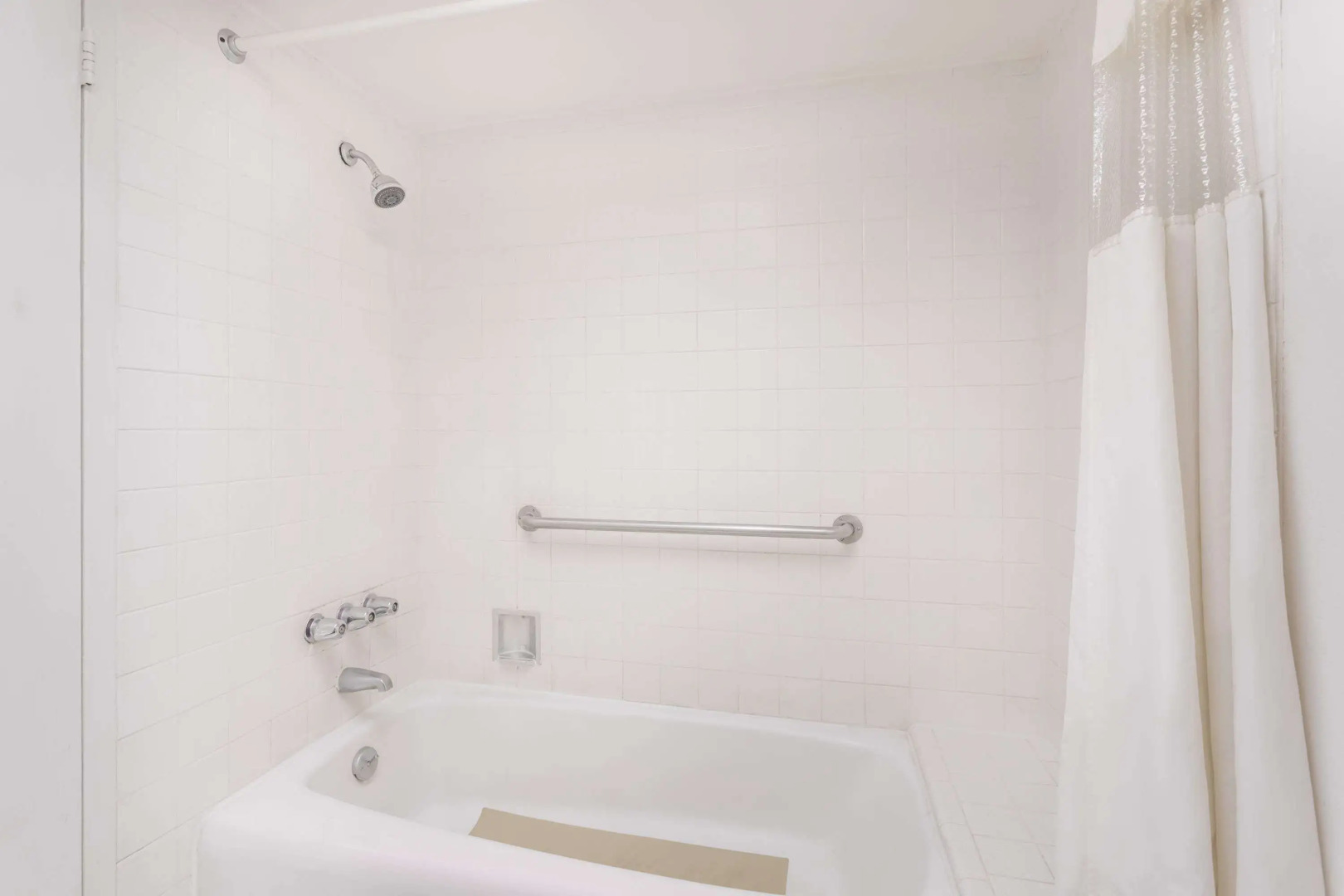 Howard Johnson by Wyndham Commerce GA