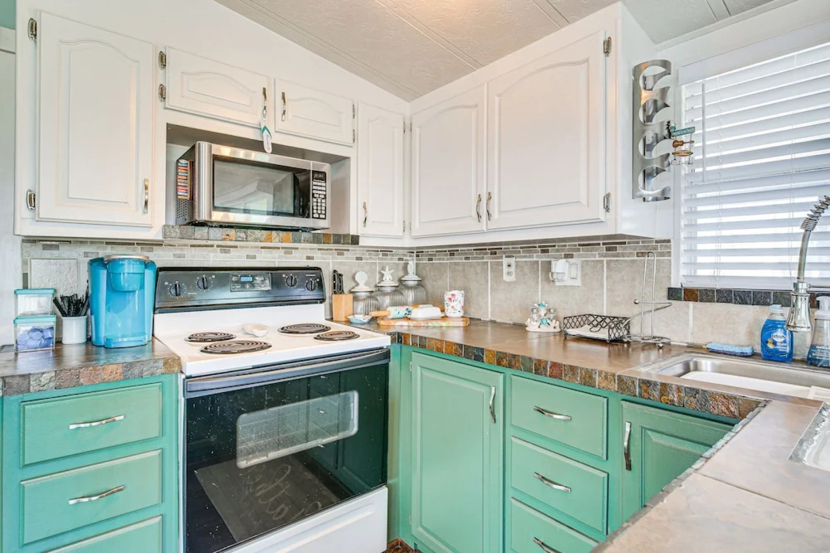 Resort-style Perks & Deck at Port Isabel Home!