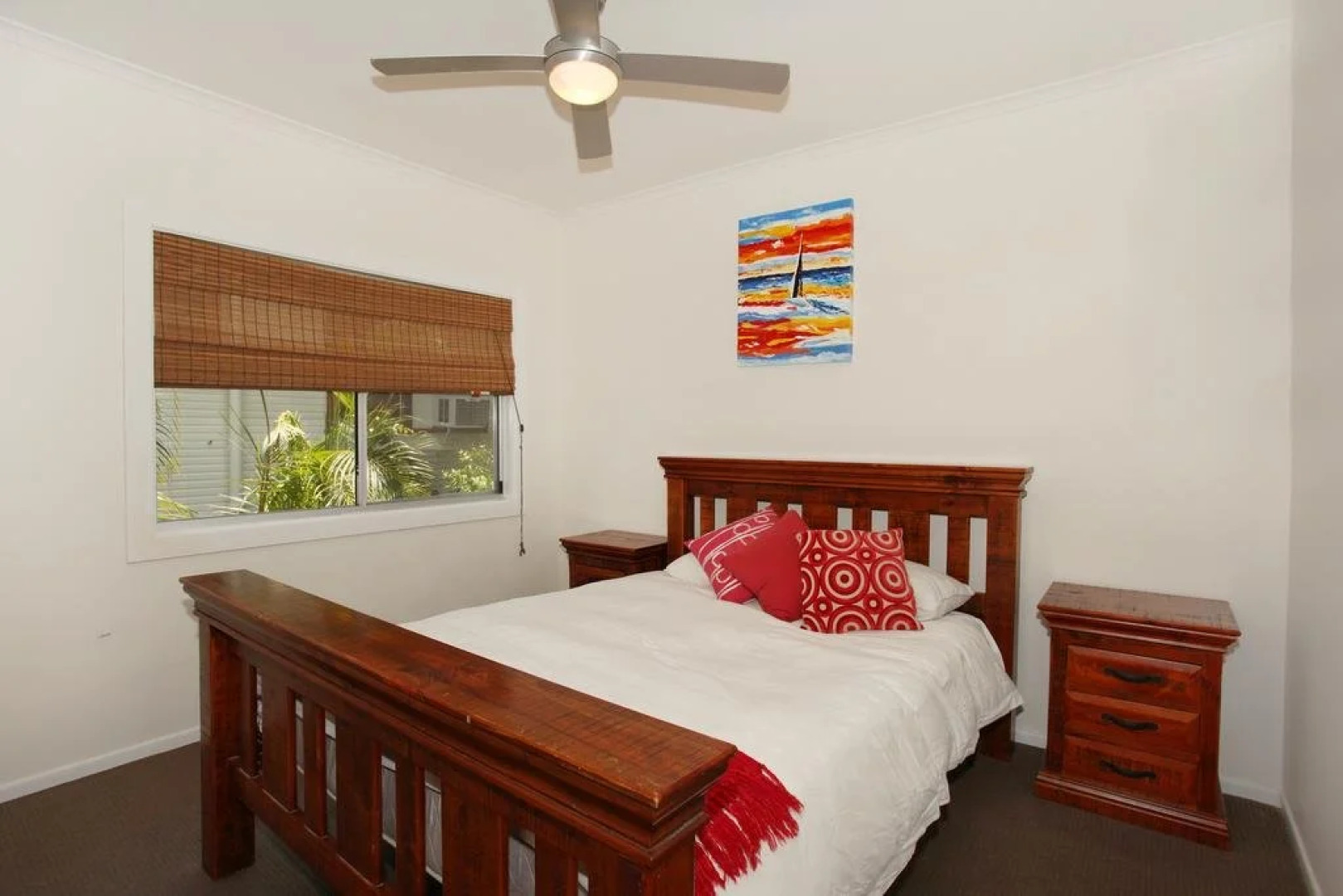 Mayfield 23 Holiday House