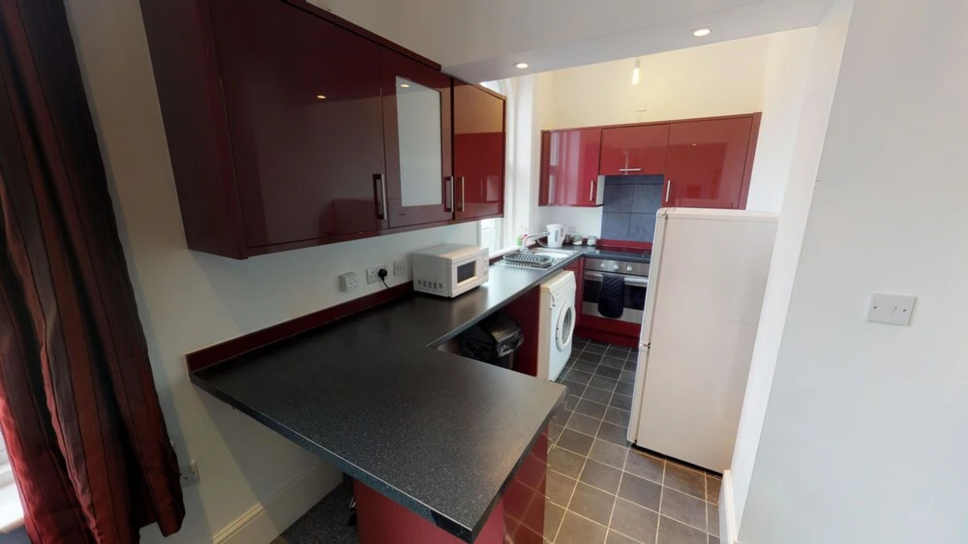 Spacious 2 Bedroom Apartment Sleeps 6 With Parking