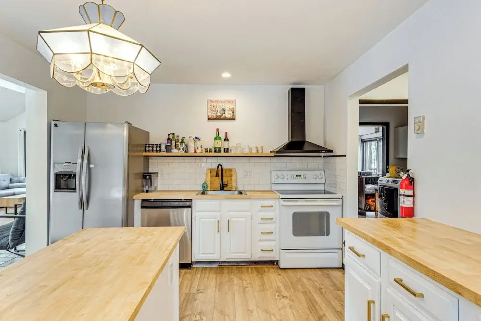 Hot Tub & Game Room: Long Pond Getaway!