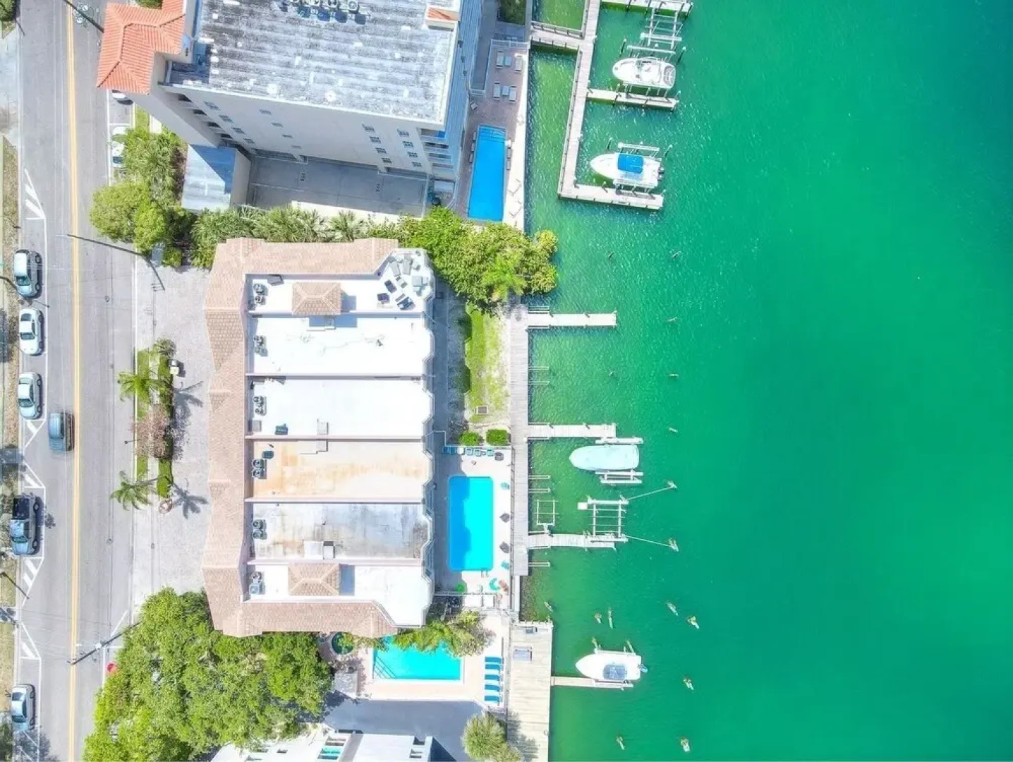 Bayway Luxury Townhome 4 Bedroom Townhouse by RedAwning