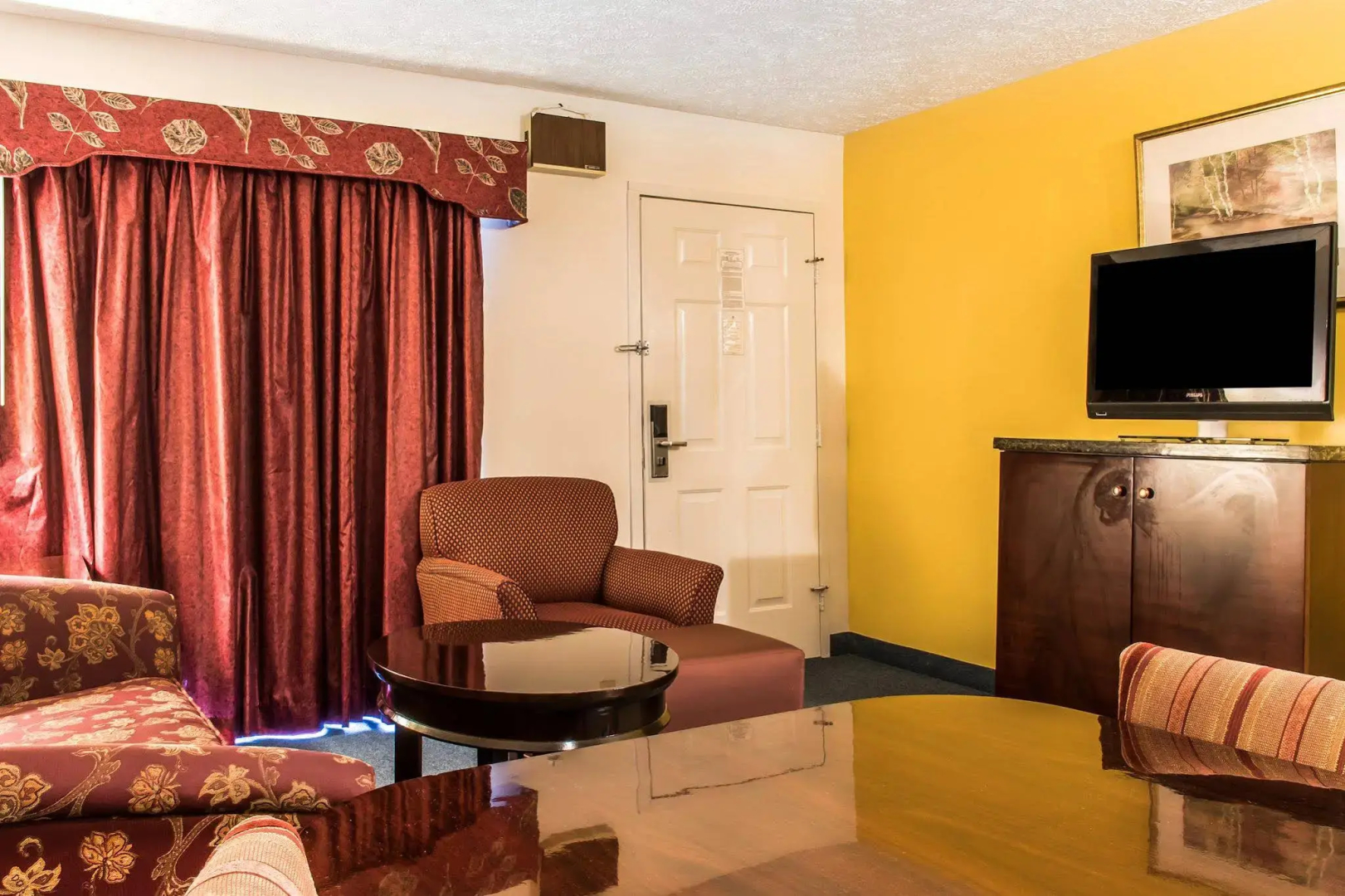 Econo Lodge Inn & Suites White Haven