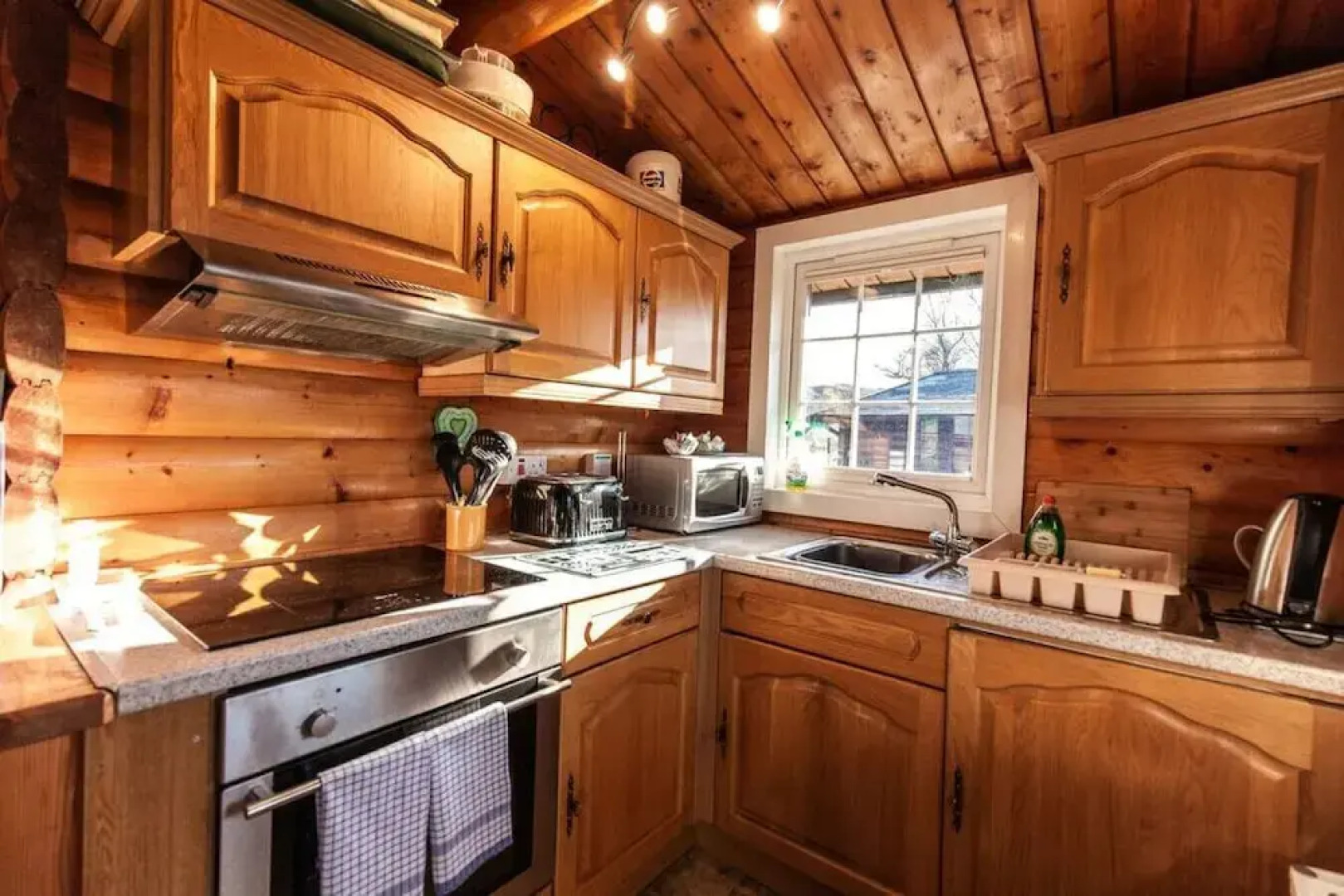 Spacious 3 Bed Log Cabin in Snowdonia