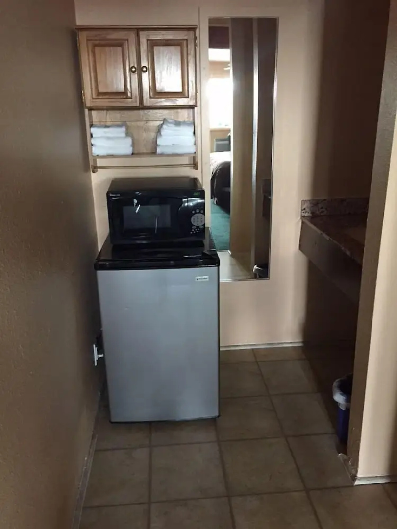Going-To-The-Sun Inn & Suites