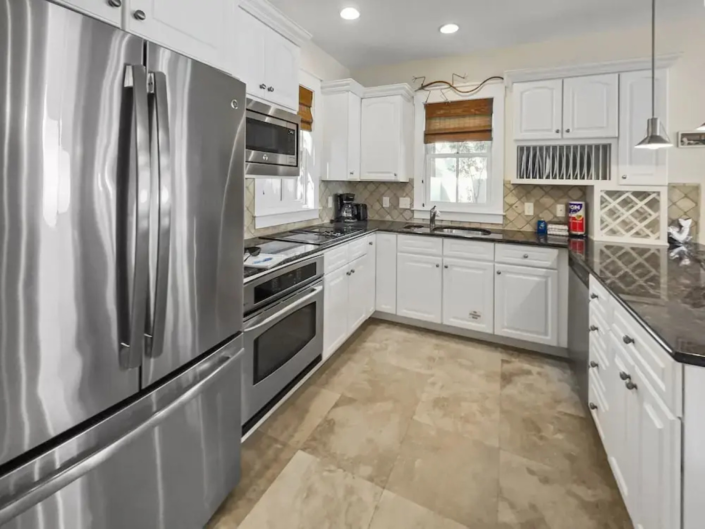 Mare E Sole 2 Bedroom Home by RedAwning