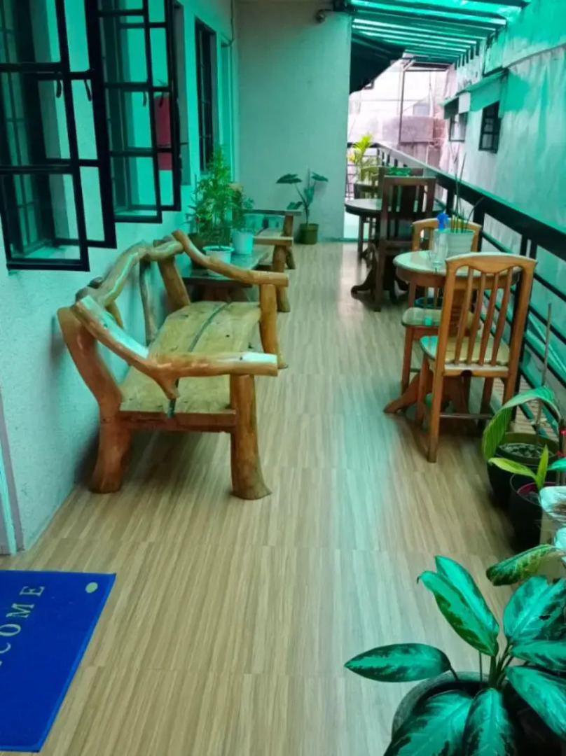 Reddoorz Hostel @ Faes Transient House