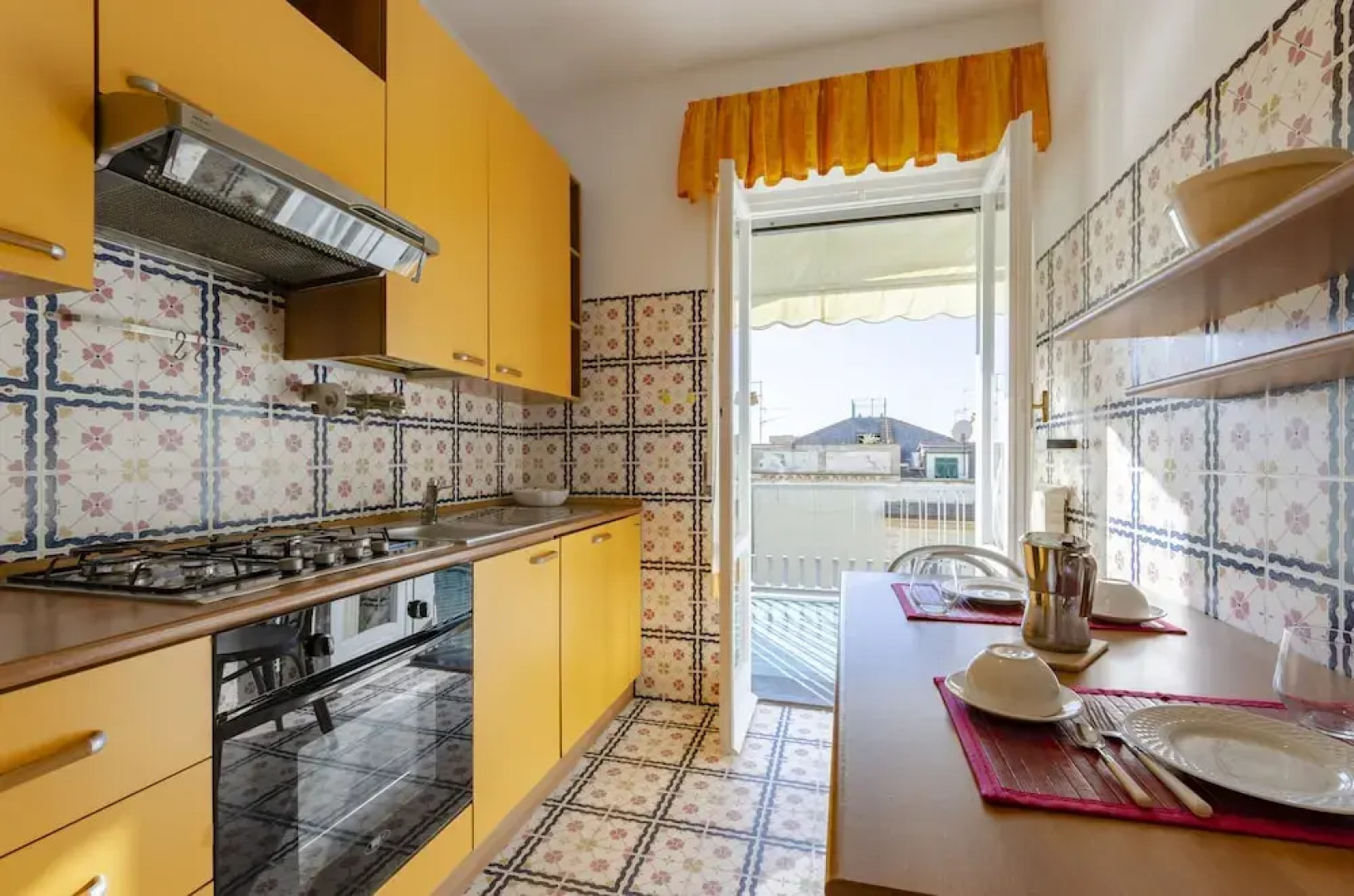 JOIVY Light Flat for 5 in the Heart of Bogliasco