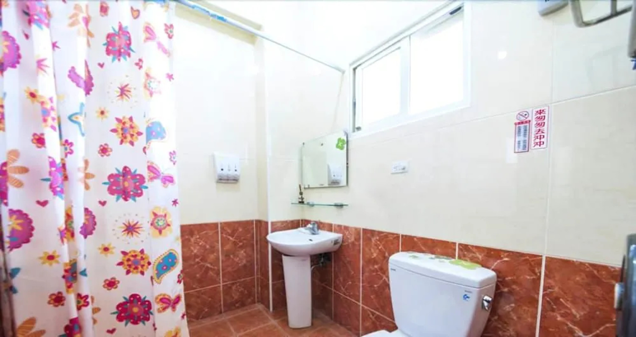 Hualien Train Station Backpackers Hostel