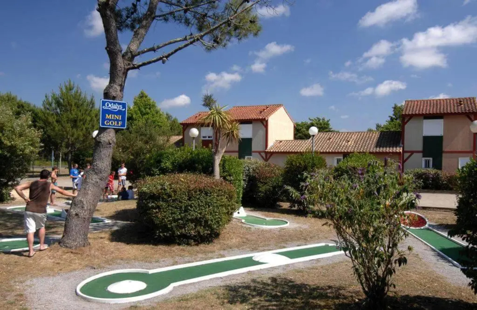 Maisonnette 5 personnes dans résidence avec piscine