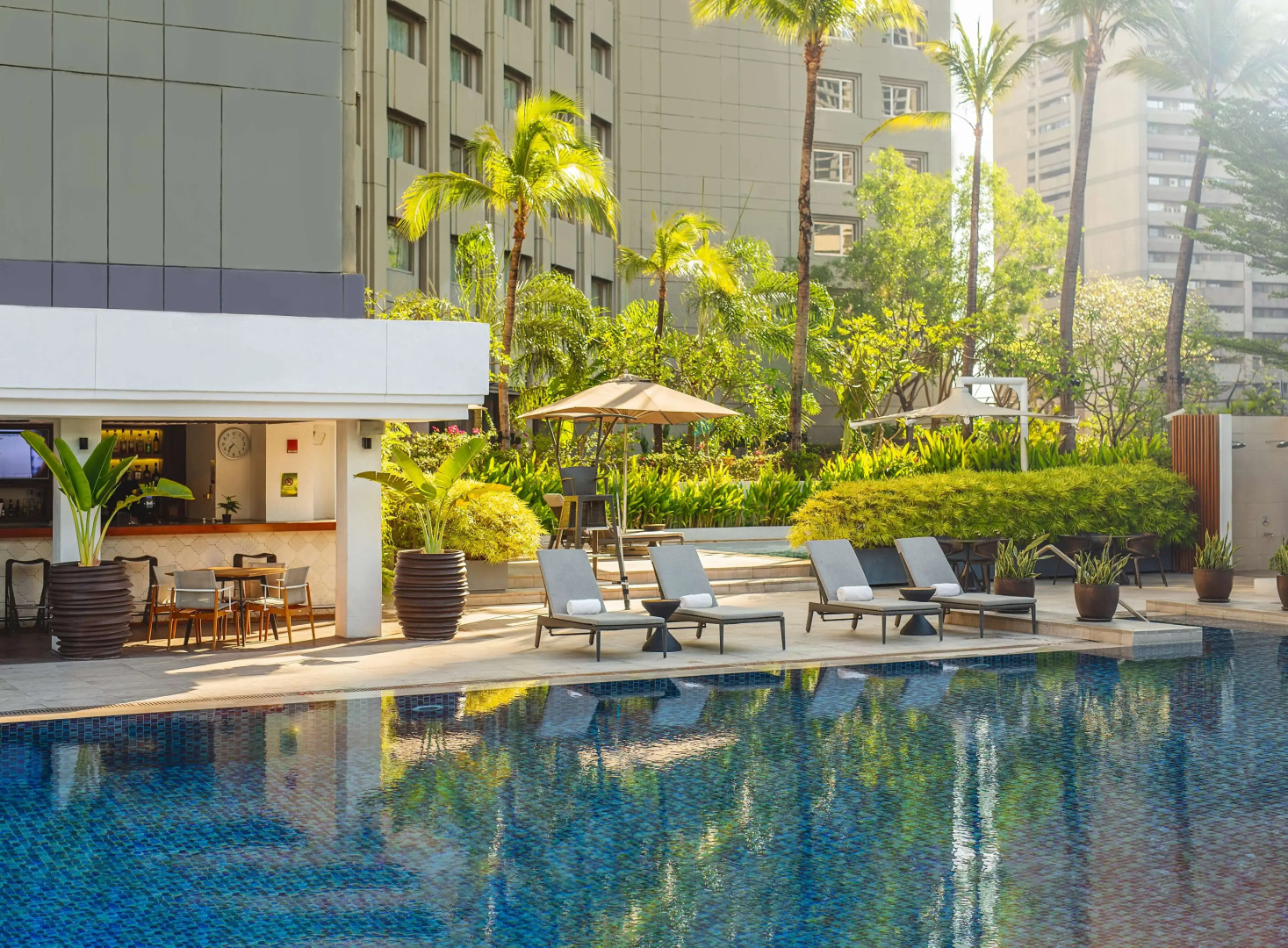 Makati Shangri-La, Manila