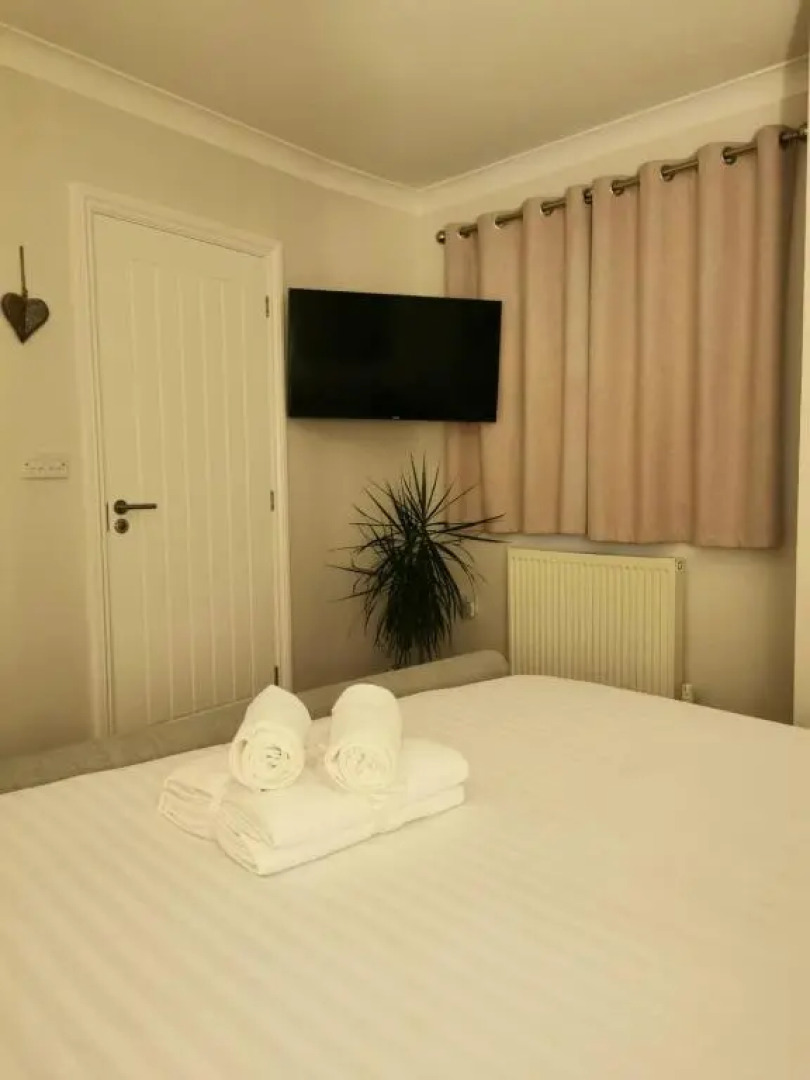 3 Bed Holiday Home in Llandeilo with Log Burner