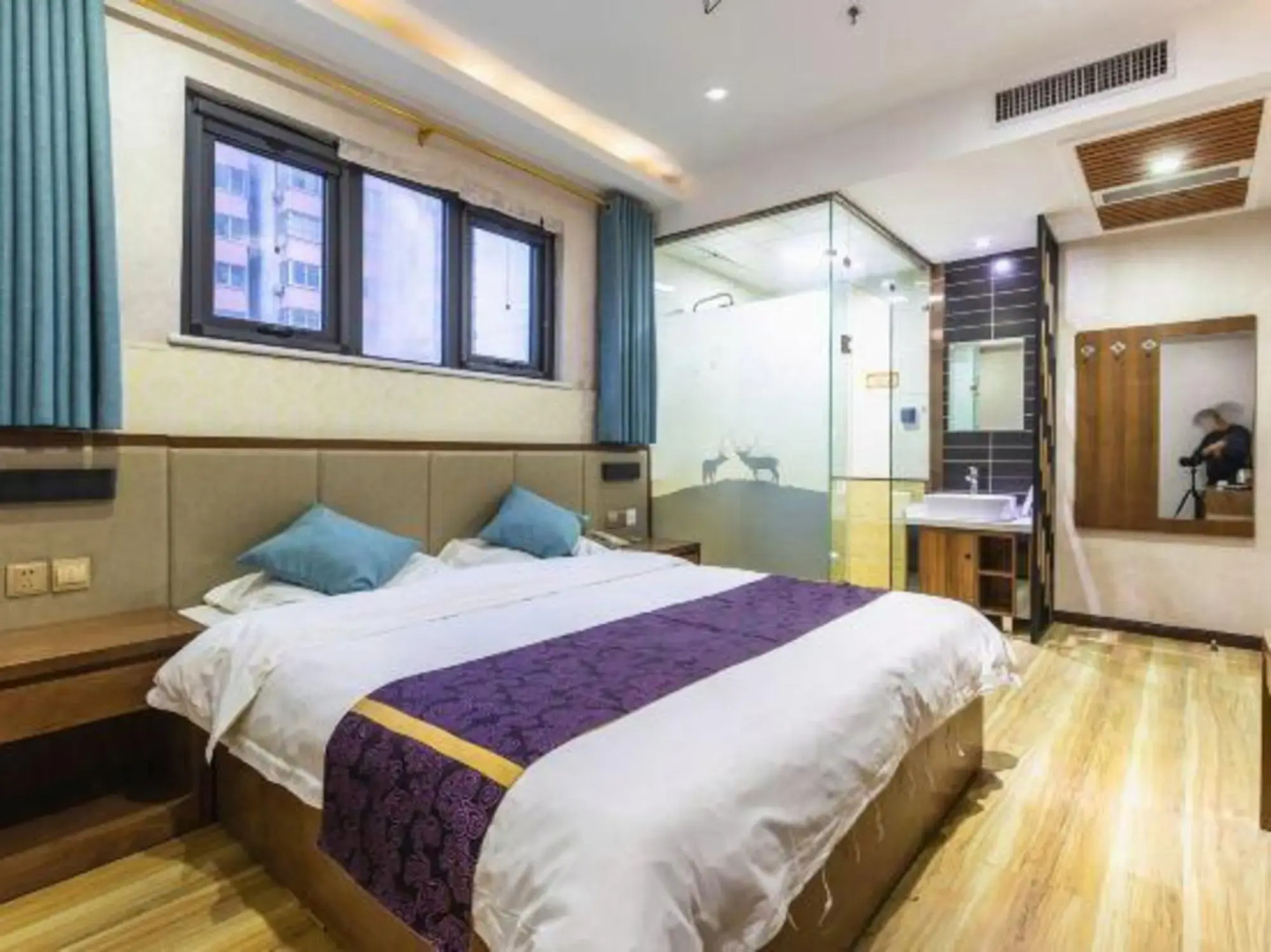 Jinghuang Fashion Hotel (Pingdingshan Trade Plaza)