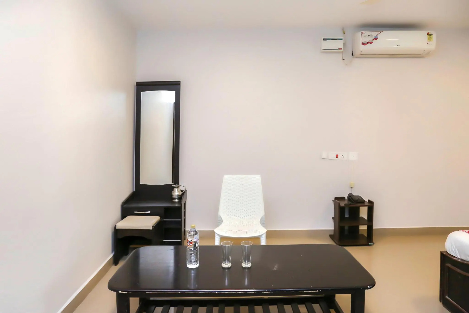 Collection O 14623 Travellers Inn