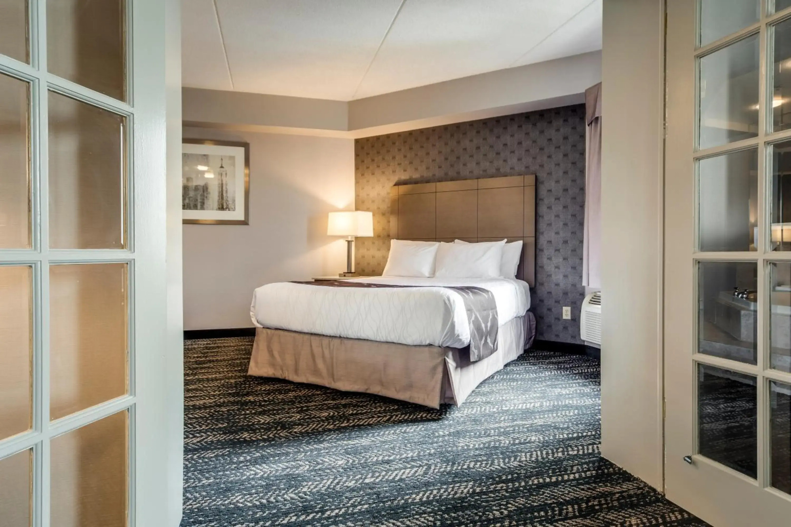 Monte Carlo Inn - Brampton Suites