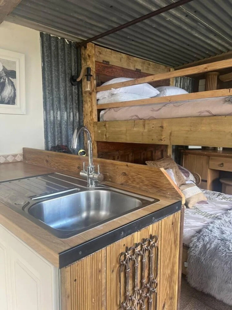 Bridie Rose - hot tub Extra Charge Exotic Animals