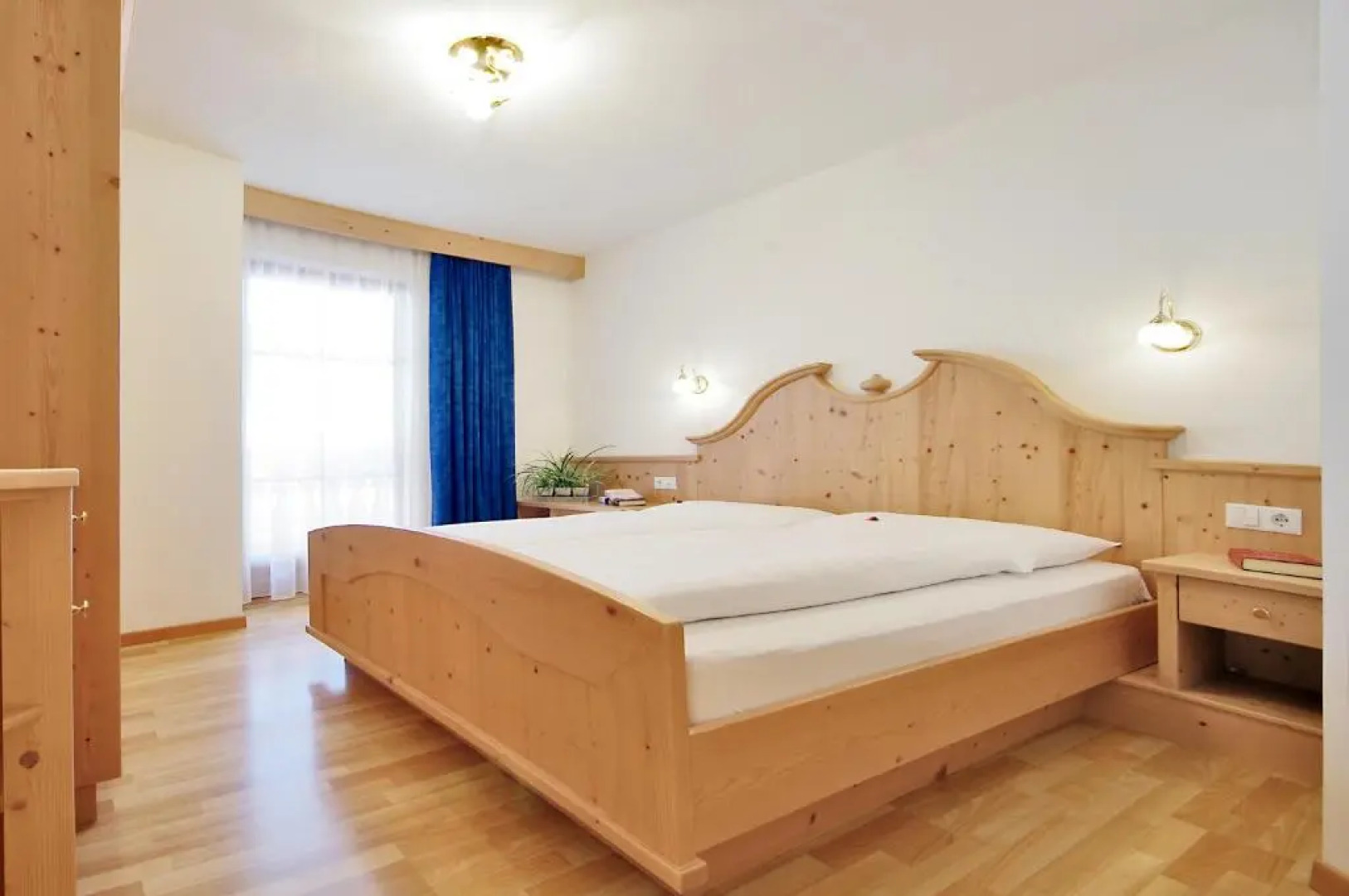 Garni Cristin & Dep Antina