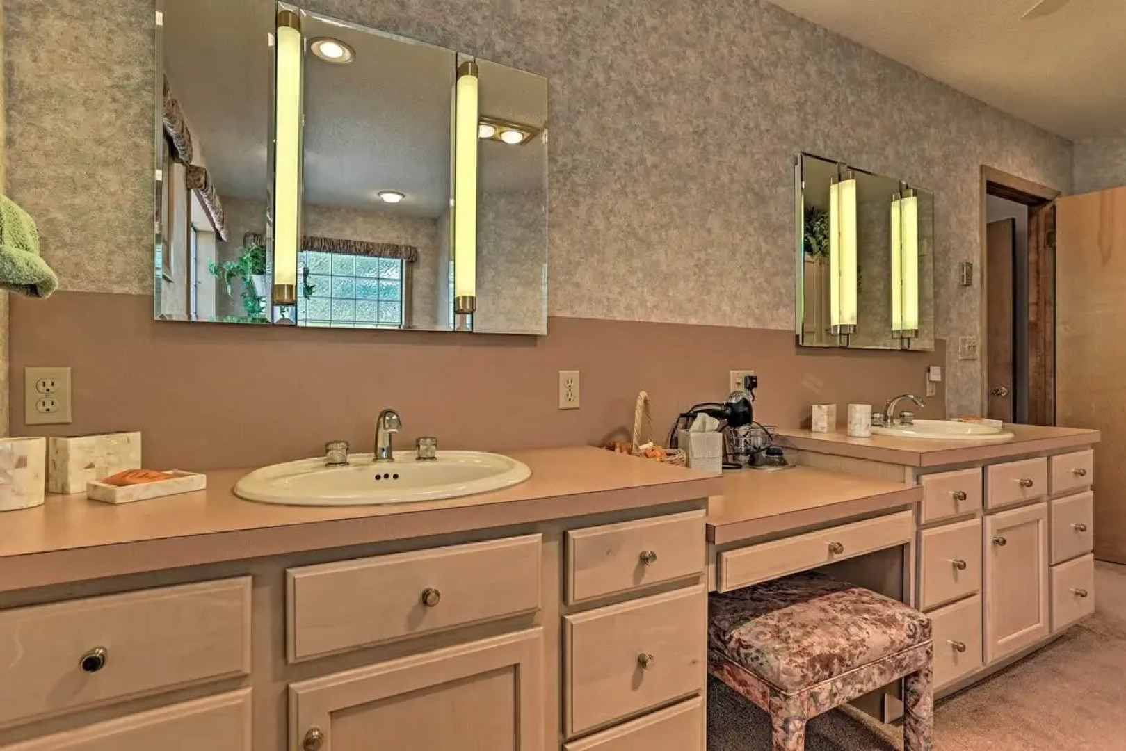 Airy Lake Ariel Home w/ Private Dock + Kayaks!