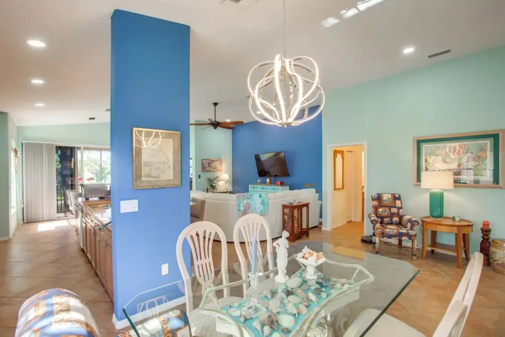 3 Mi to Dtwn Fort Myers: Condo w/ Pool & Hot Tub