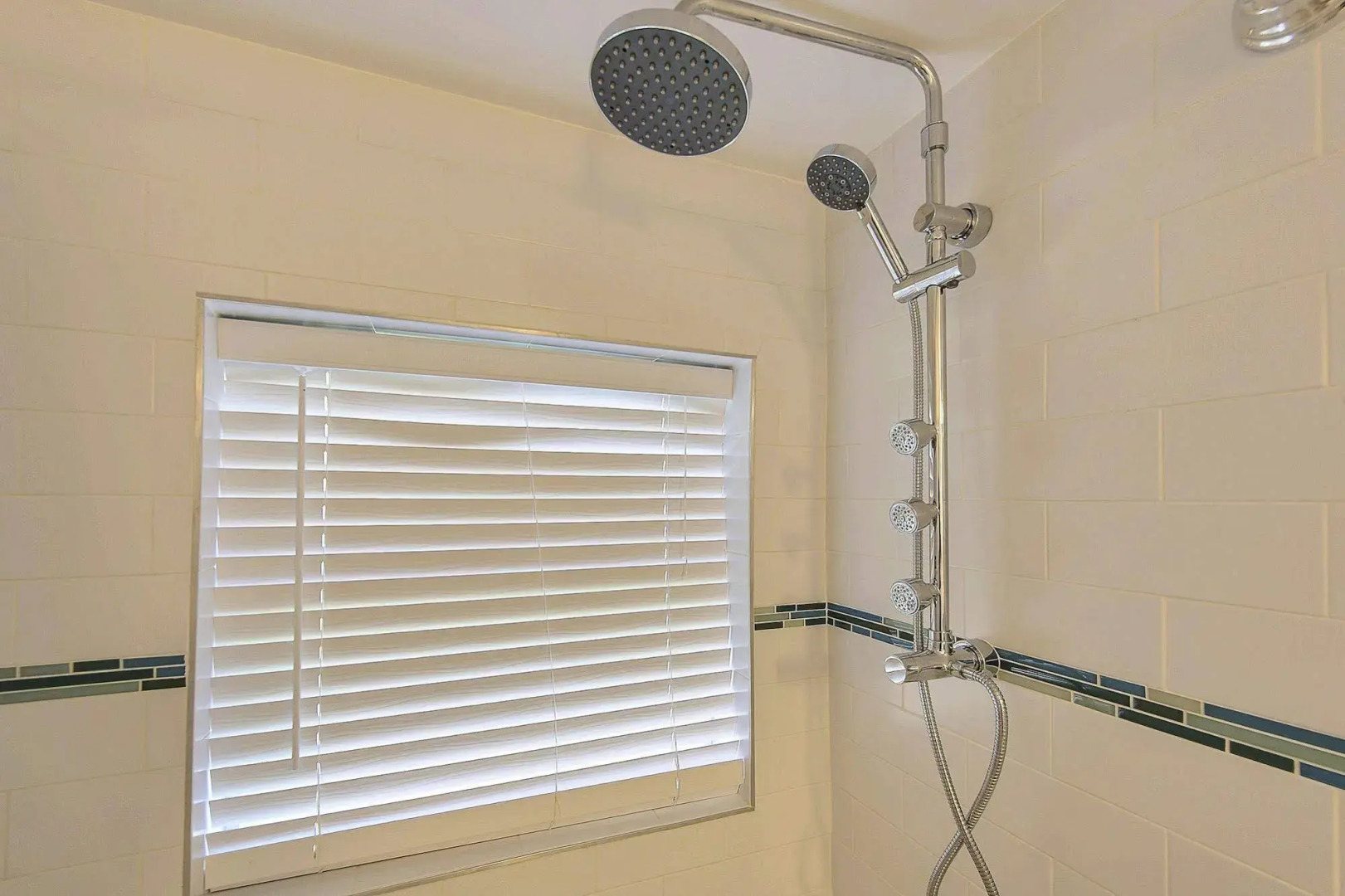 Sea Beach Plaza - Near Jungle Queen Riverboat