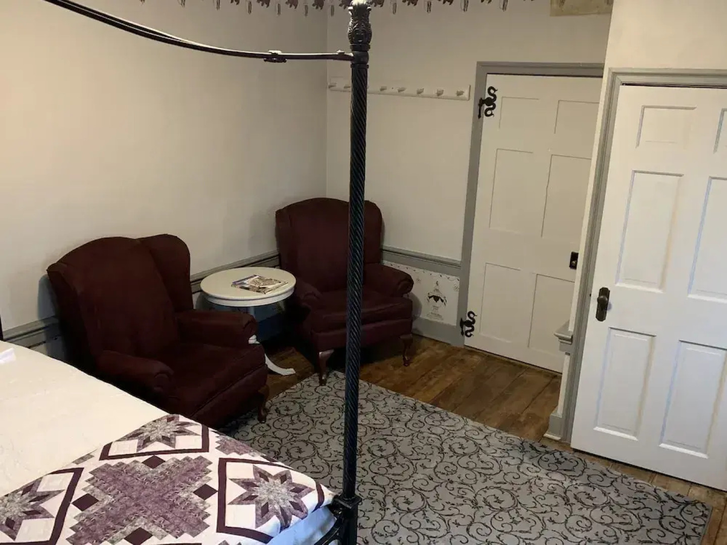 The Avenue Guesthouse and Gallery