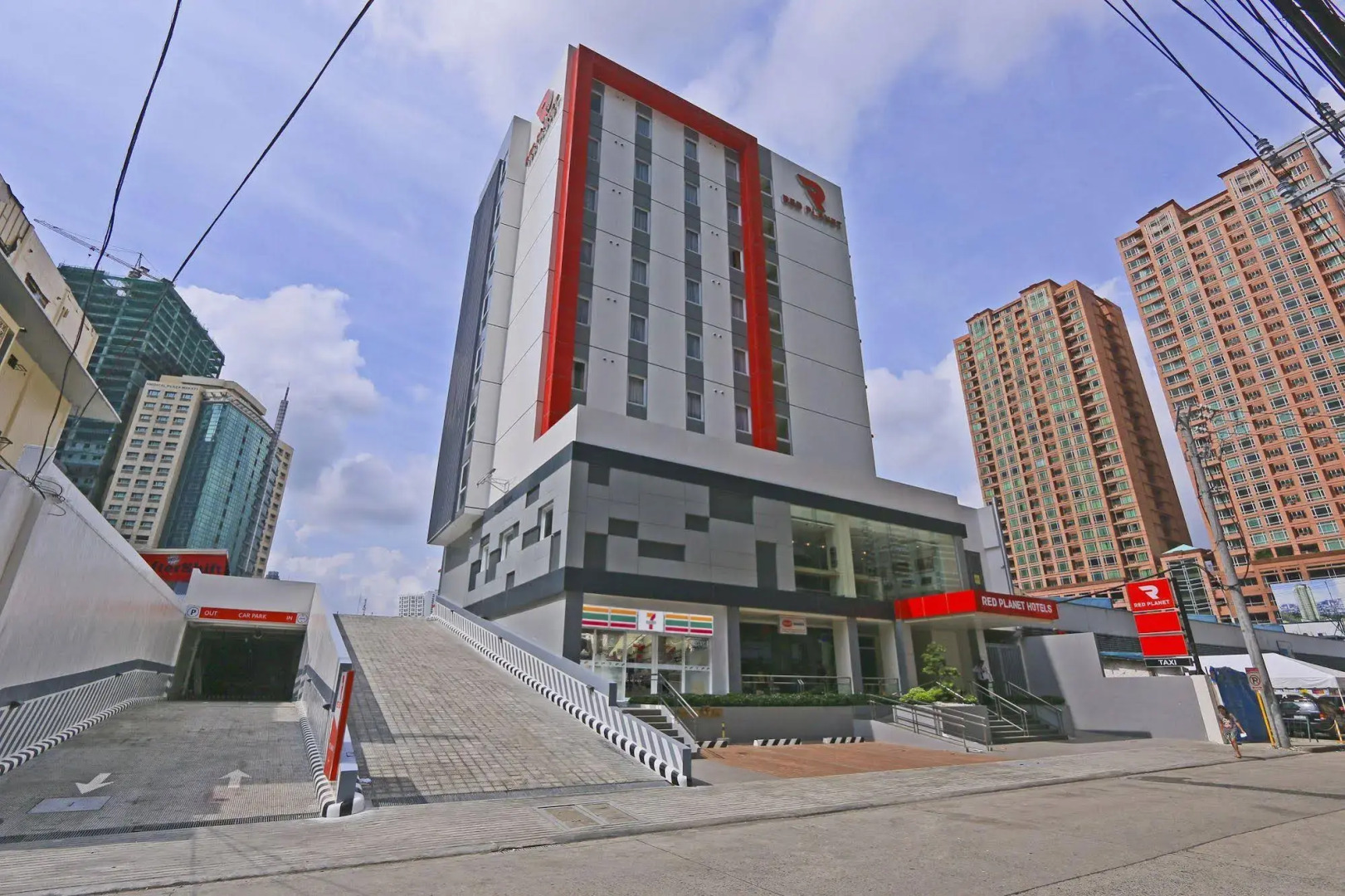 Red Planet Makati Amorsolo