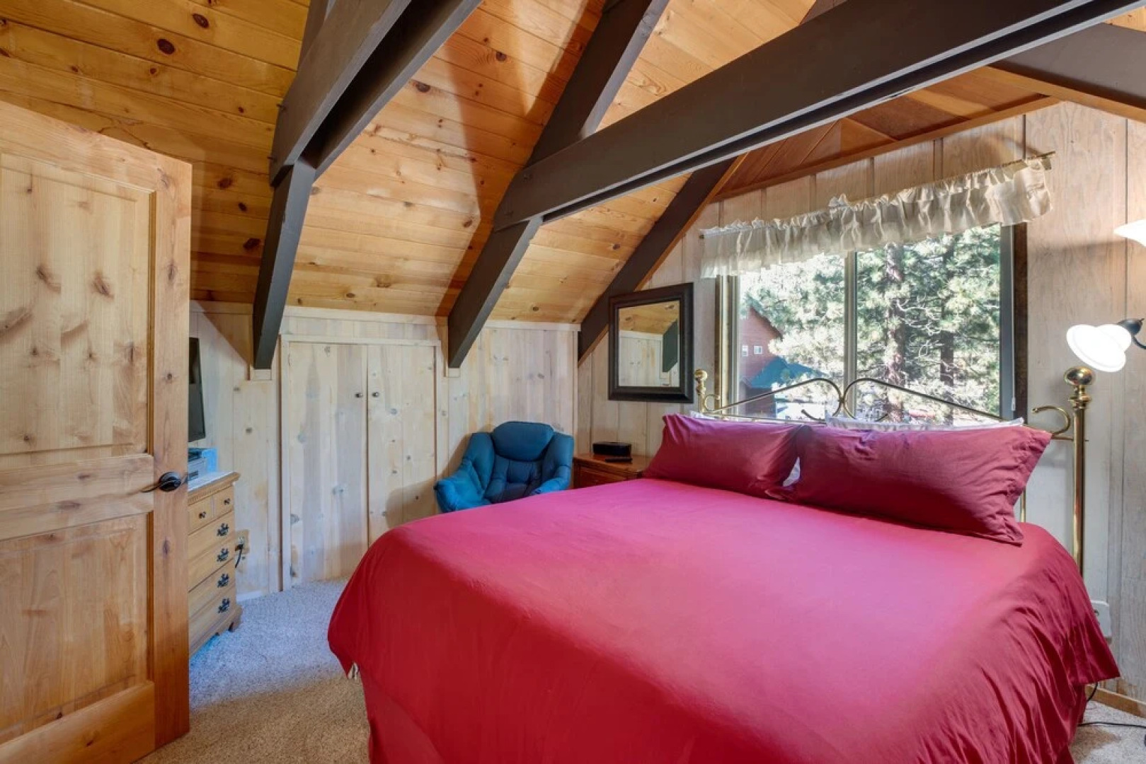 11 Mi to Ski Resorts! Lake Tahoe Gem w/ Pool Table