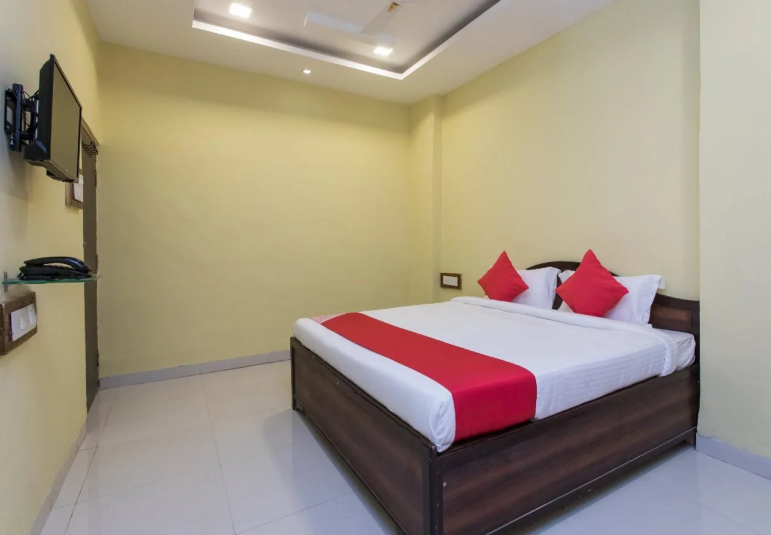 OYO 16121 Hotel Antilia
