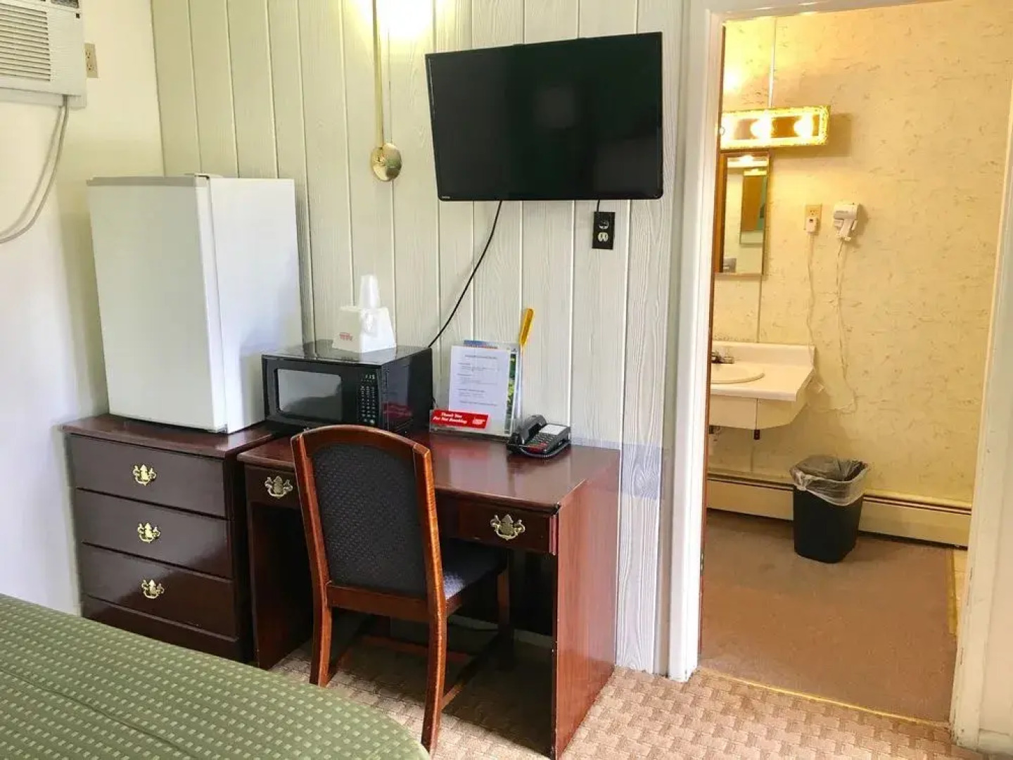 Traveler's Inn Motel