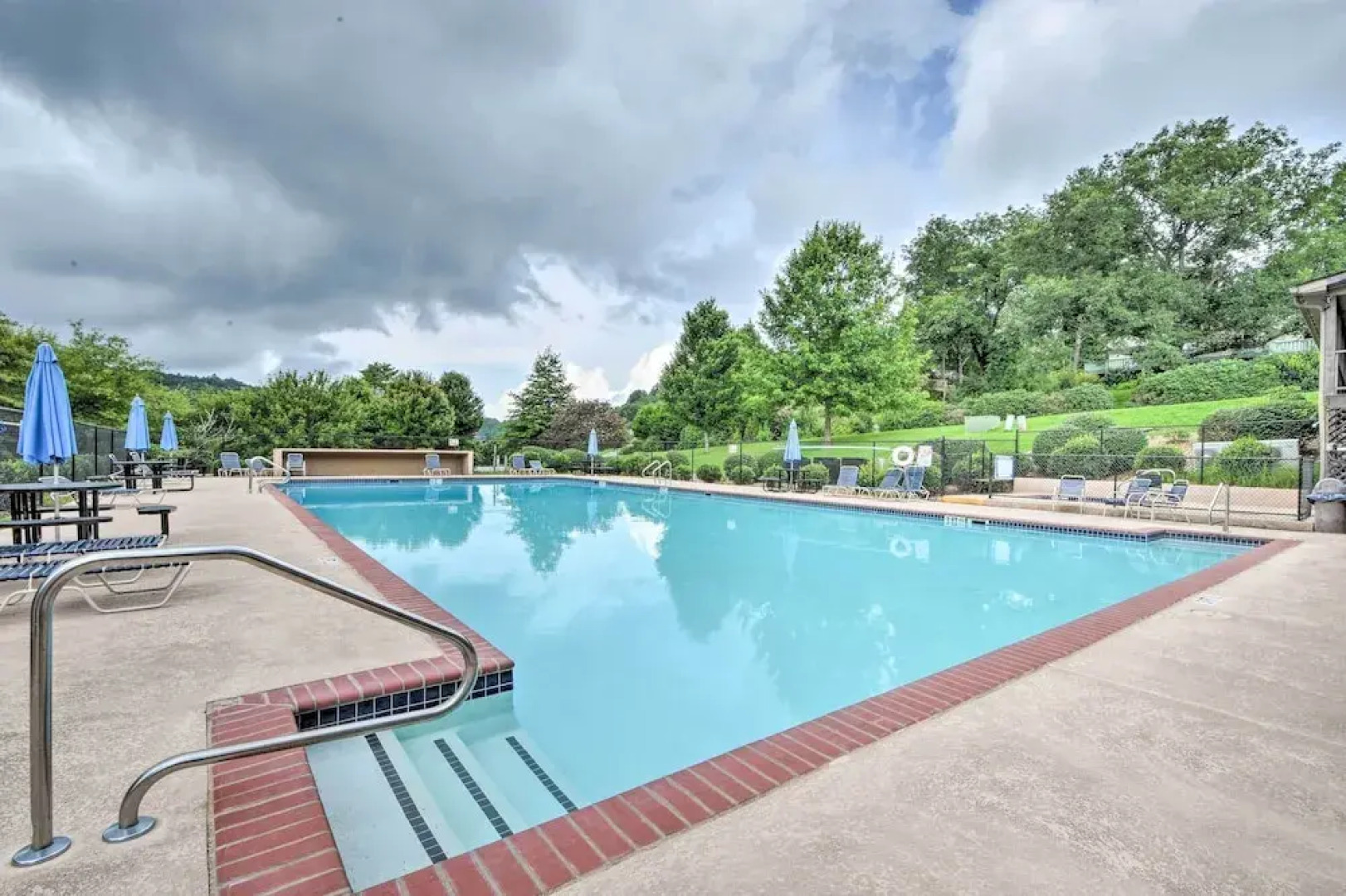 Spacious & Newly Remodeled A-frame w/ 2 Decks