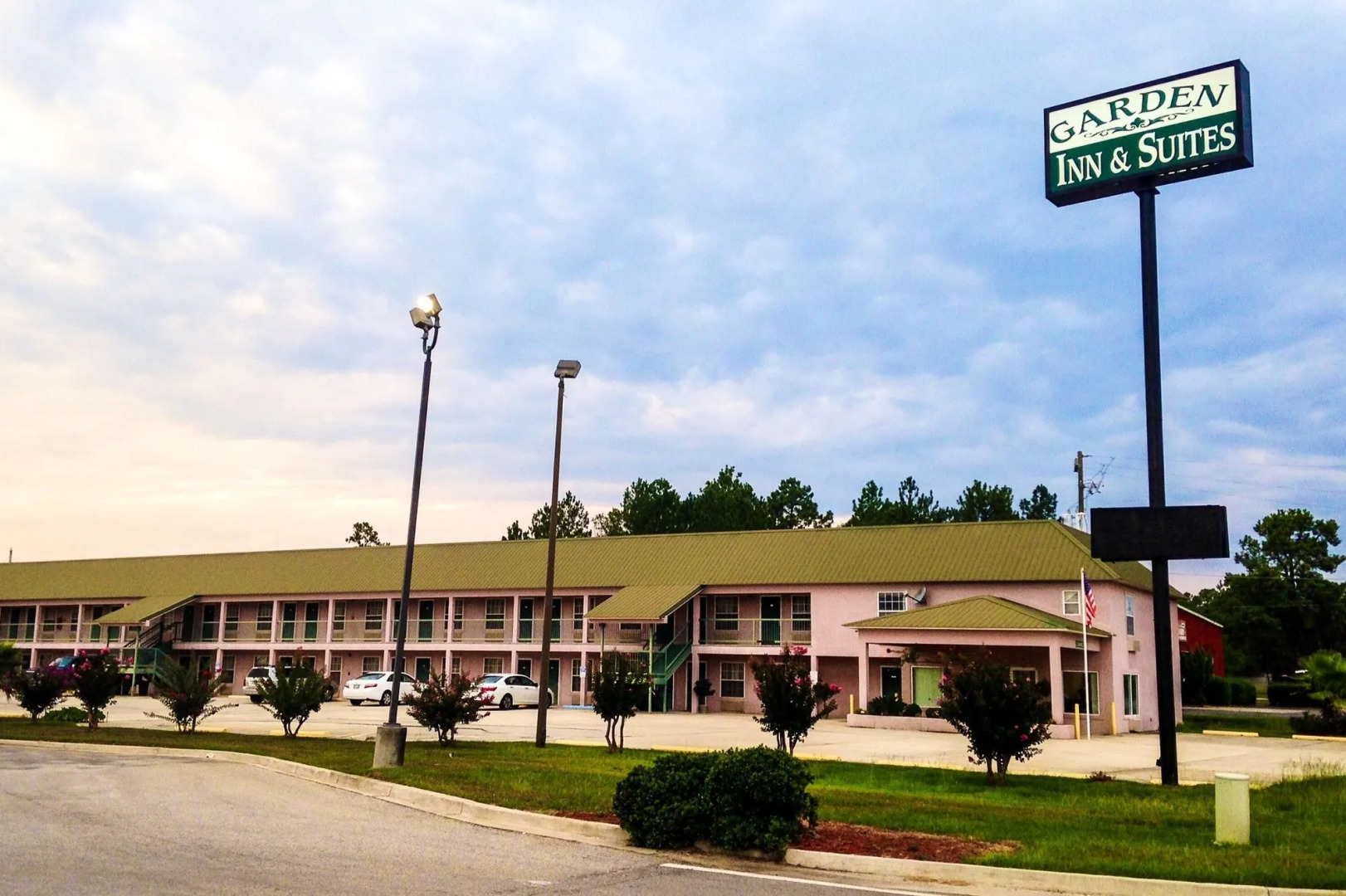 Garden Inn & Suites