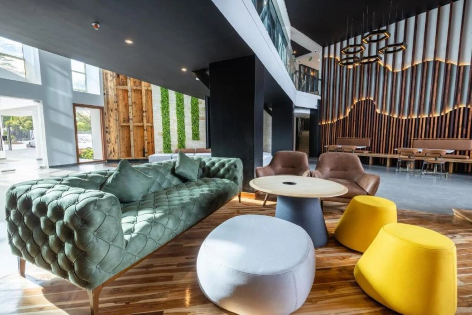 Giraffe Ocean View Hotel